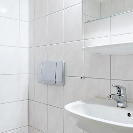 Apartment 441, Seepark *